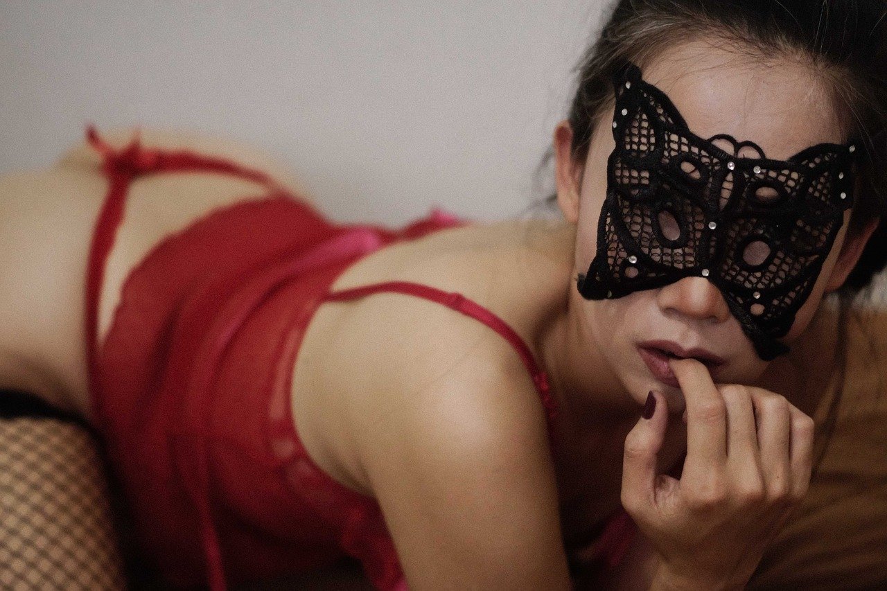 mask, lingerie, prone-2378574.jpg